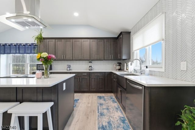 17 Fairmount Rd W, Tewksbury Twp., NJ 07830