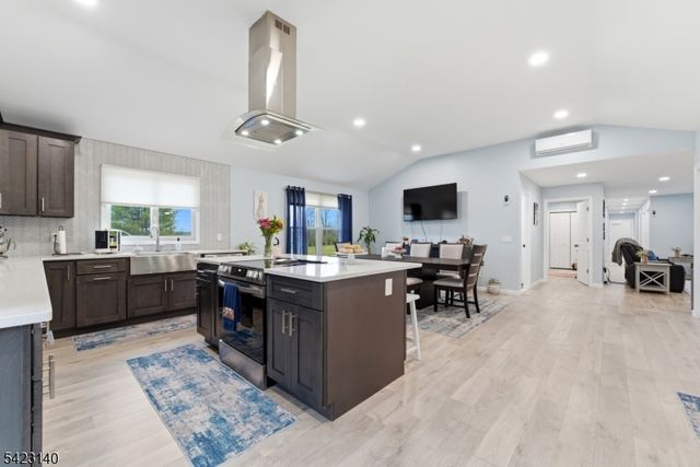 17 Fairmount Rd W, Tewksbury Twp., NJ 07830