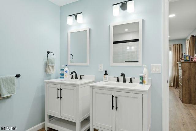 17 Fairmount Rd W, Tewksbury Twp., NJ 07830