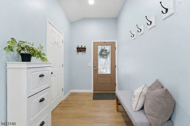 17 Fairmount Rd W, Tewksbury Twp., NJ 07830