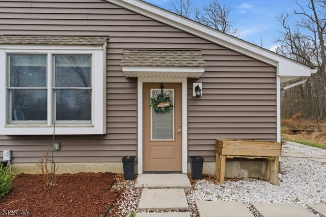 17 Fairmount Rd W, Tewksbury Twp., NJ 07830