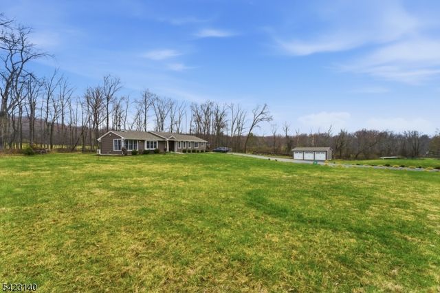 17 Fairmount Rd W, Tewksbury Twp., NJ 07830