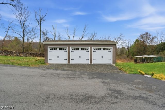 17 Fairmount Rd W, Tewksbury Twp., NJ 07830