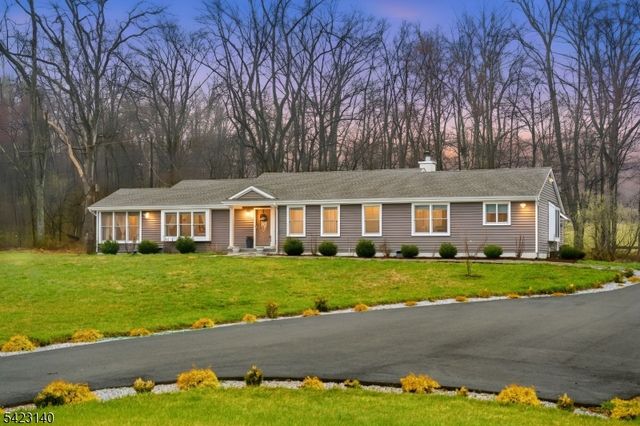 17 Fairmount Rd W, Tewksbury Twp., NJ 07830