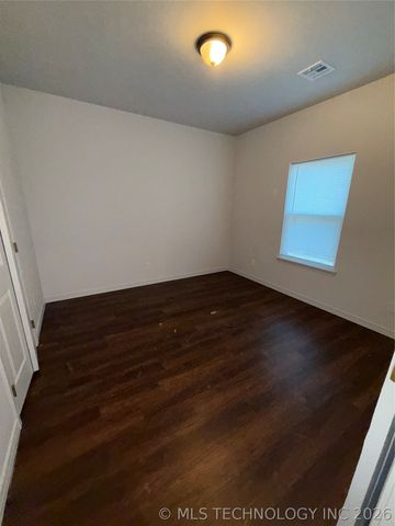 1342 N Waco Avenue, Tulsa, OK 74127