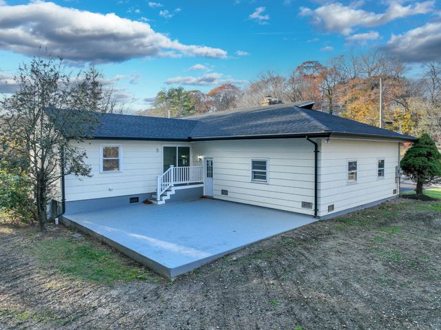 90 Lu Manor Drive, Fairfield, CT 06825