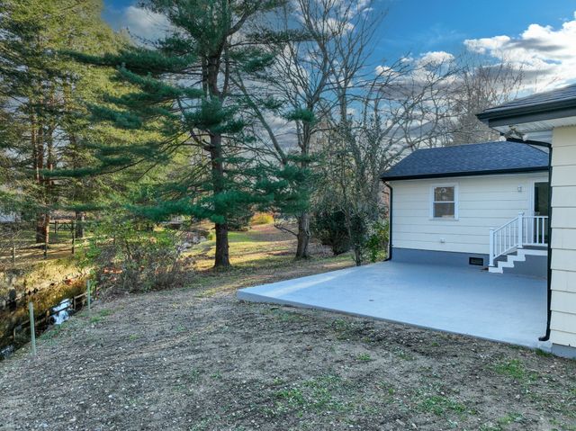 90 Lu Manor Drive, Fairfield, CT 06825