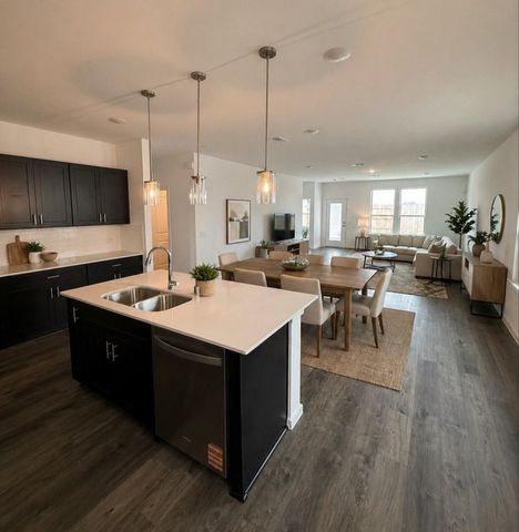 1013 S Oakhurst Drive, Dayton, TX 77535