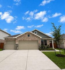1013 S Oakhurst Drive, Dayton, TX 77535