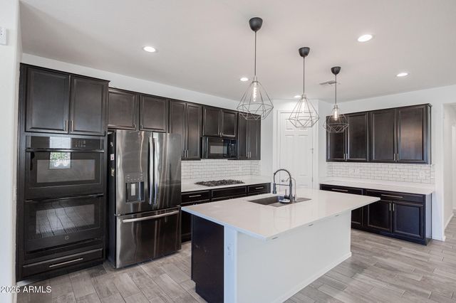 7914 W PUEBLO Avenue, Phoenix, AZ 85043