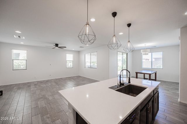 7914 W PUEBLO Avenue, Phoenix, AZ 85043