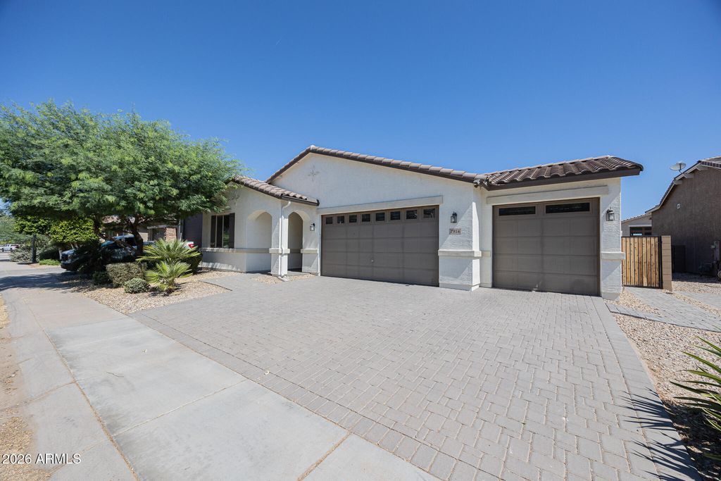 7914 W PUEBLO Avenue, Phoenix, AZ 85043