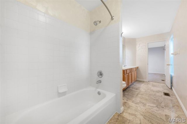 1145 Stonewolf Trail, Fairview Heights, IL 62208