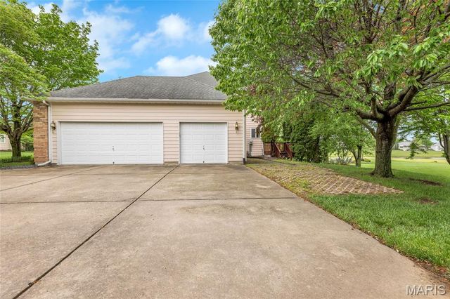 1145 Stonewolf Trail, Fairview Heights, IL 62208