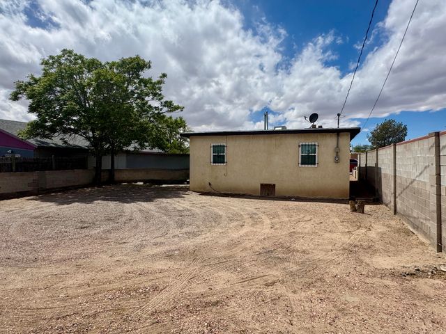 308 52nd Street SW, Albuquerque, NM 87105