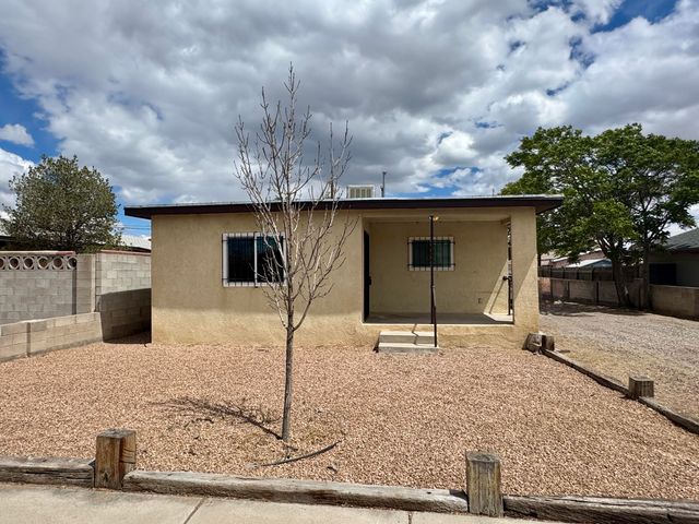 308 52nd Street SW, Albuquerque, NM 87105