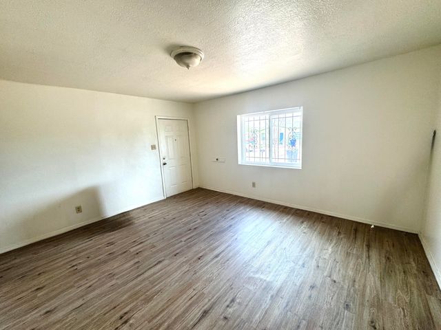 308 52nd Street SW, Albuquerque, NM 87105