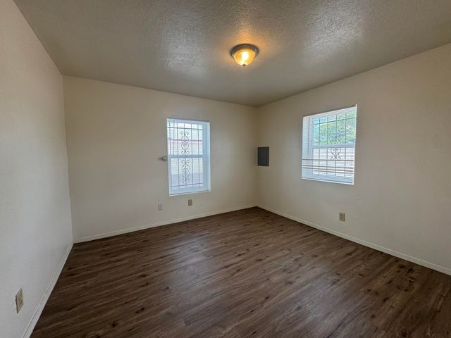308 52nd Street SW, Albuquerque, NM 87105