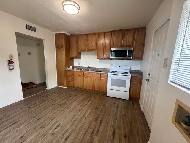 308 52nd Street SW, Albuquerque, NM 87105
