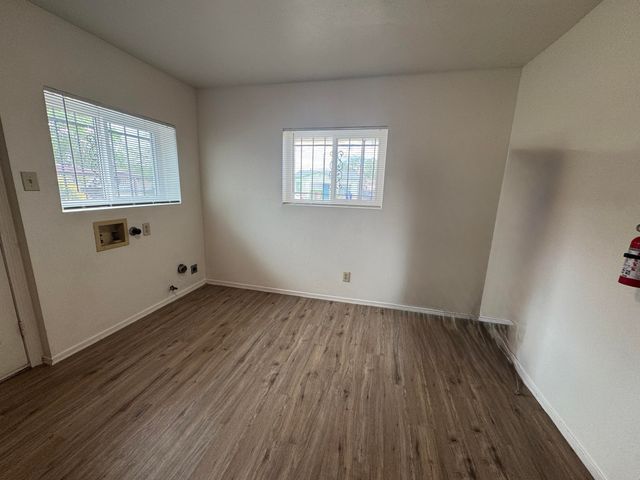308 52nd Street SW, Albuquerque, NM 87105