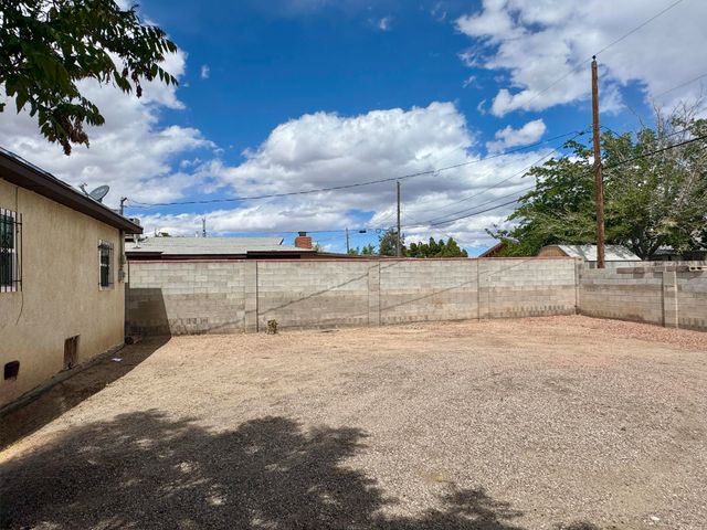 308 52nd Street SW, Albuquerque, NM 87105