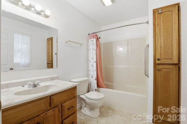 15 Valley Street, Granite Falls, NC 28630