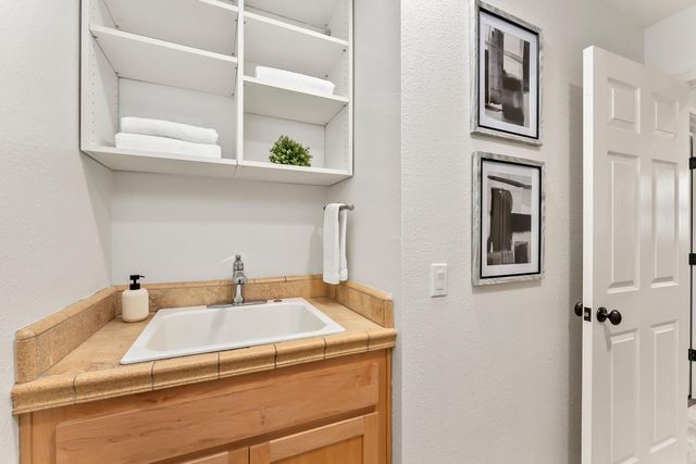 8218 Finisterre Ct, Fair Oaks, CA 95628
