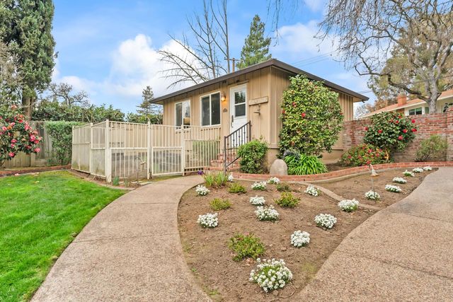 8218 Finisterre Ct, Fair Oaks, CA 95628
