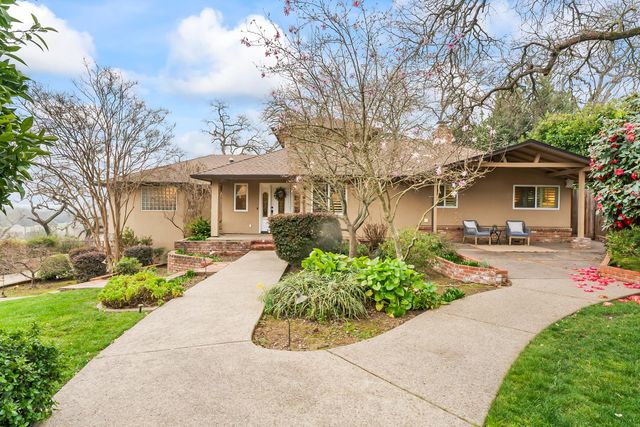 8218 Finisterre Ct, Fair Oaks, CA 95628