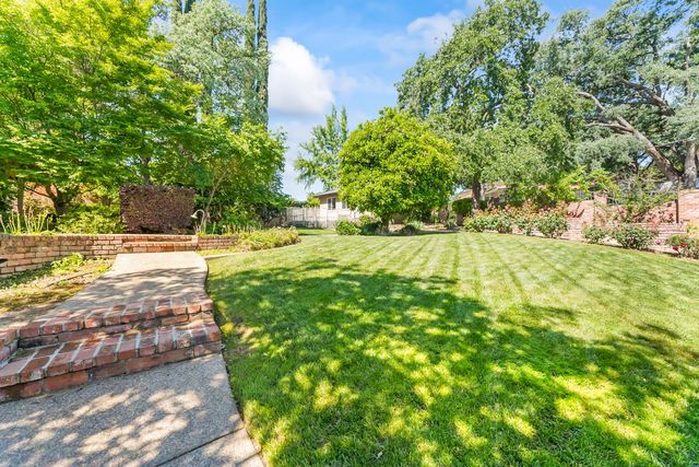 8218 Finisterre Ct, Fair Oaks, CA 95628