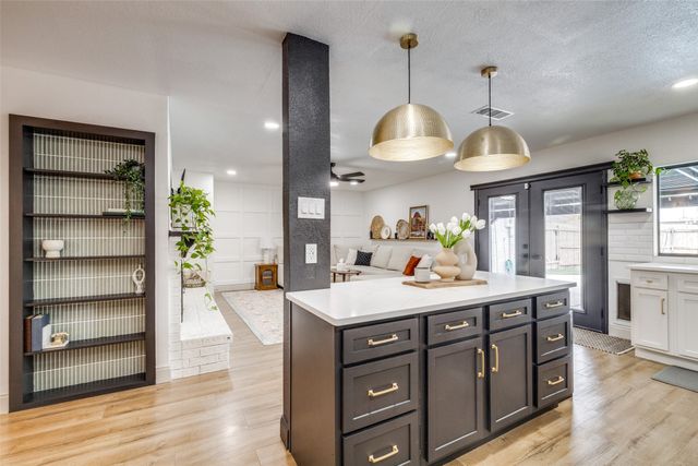 726 W Crossland Boulevard, Grand Prairie, TX 75052
