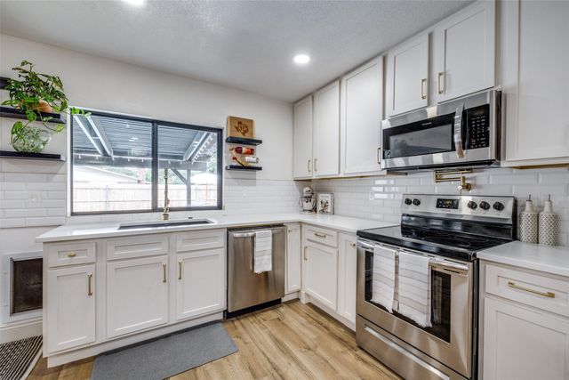 726 W Crossland Boulevard, Grand Prairie, TX 75052