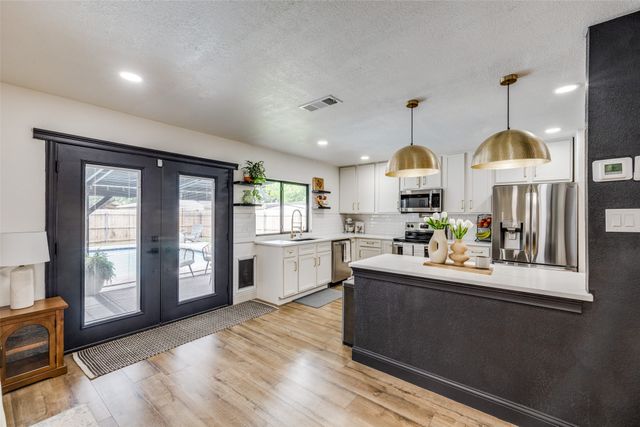 726 W Crossland Boulevard, Grand Prairie, TX 75052