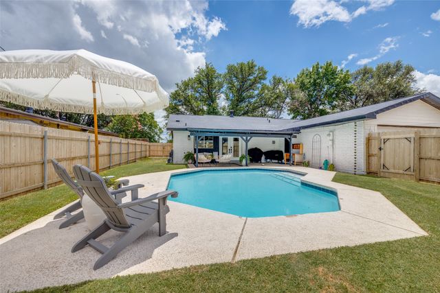726 W Crossland Boulevard, Grand Prairie, TX 75052