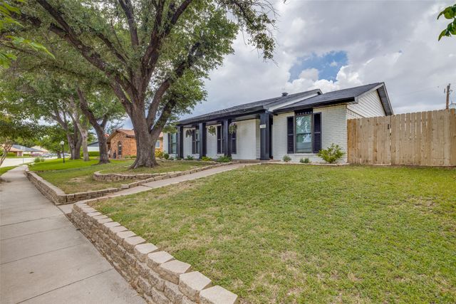 726 W Crossland Boulevard, Grand Prairie, TX 75052