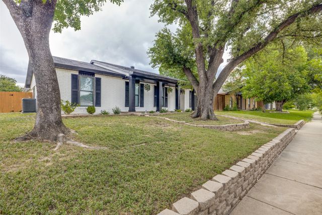 726 W Crossland Boulevard, Grand Prairie, TX 75052