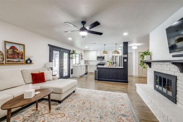 726 W Crossland Boulevard, Grand Prairie, TX 75052