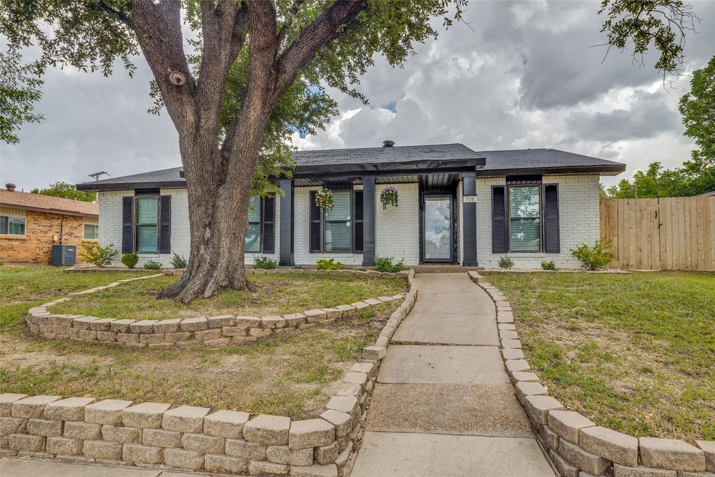 726 W Crossland Boulevard, Grand Prairie, TX 75052