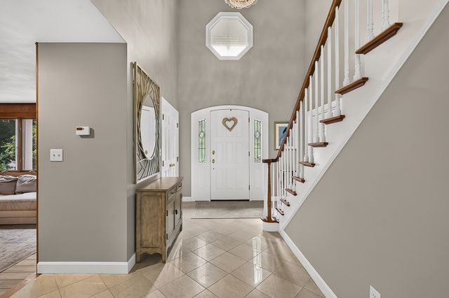 42 Mountain View Road, Leominster, MA 01453