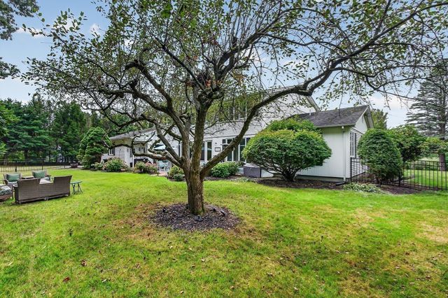 42 Mountain View Road, Leominster, MA 01453