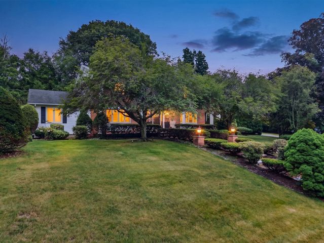 42 Mountain View Road, Leominster, MA 01453