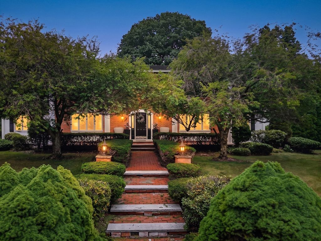 42 Mountain View Road, Leominster, MA 01453