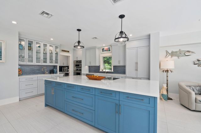 6460 SE Harbor Circle, Stuart, FL 34996