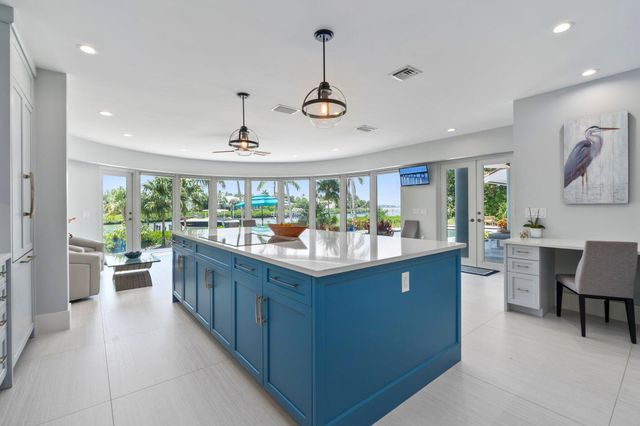 6460 SE Harbor Circle, Stuart, FL 34996