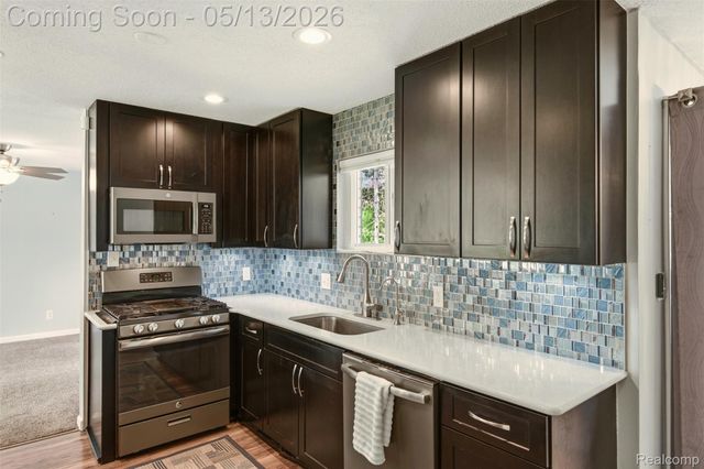 2195 Strader Drive, West Bloomfield Charter Township, MI 48324