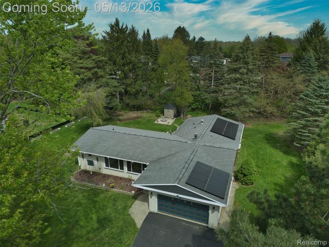 2195 Strader Drive, West Bloomfield Charter Township, MI 48324