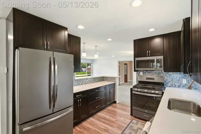 2195 Strader Drive, West Bloomfield Charter Township, MI 48324