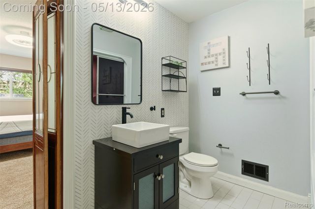 2195 Strader Drive, West Bloomfield Charter Township, MI 48324