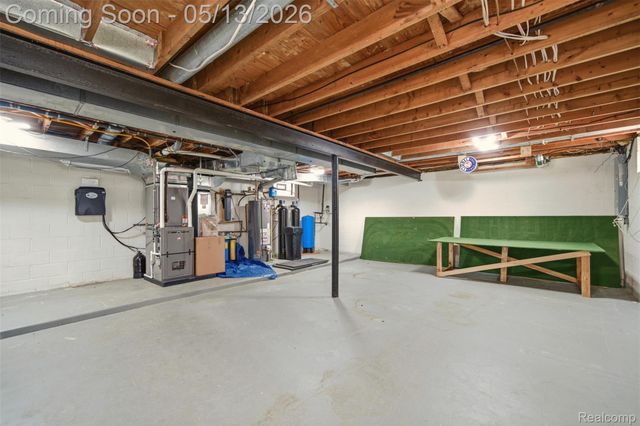 2195 Strader Drive, West Bloomfield Charter Township, MI 48324