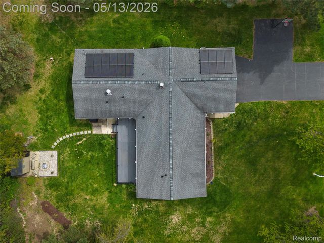 2195 Strader Drive, West Bloomfield Charter Township, MI 48324